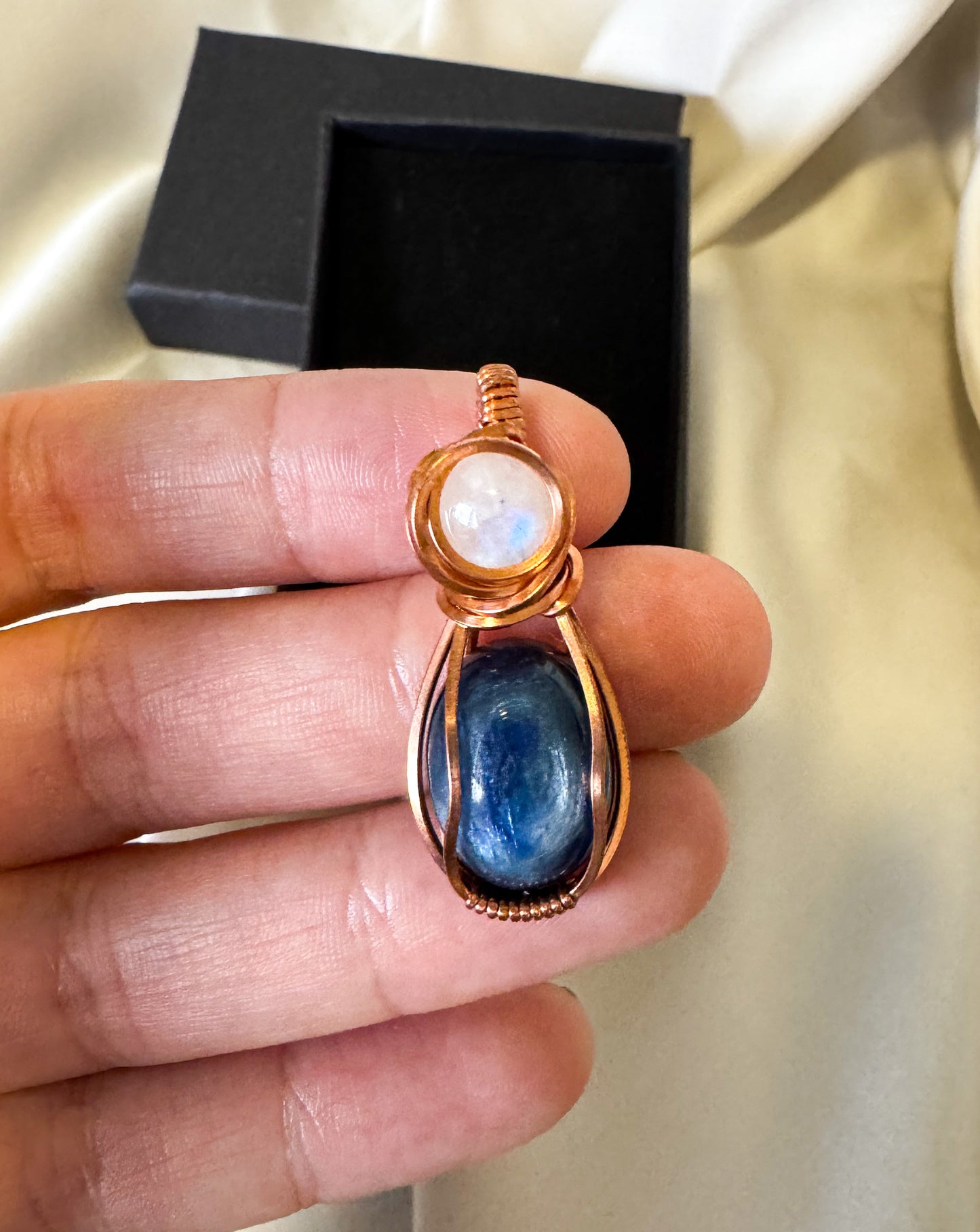 Kyanite & Moonstone pendant