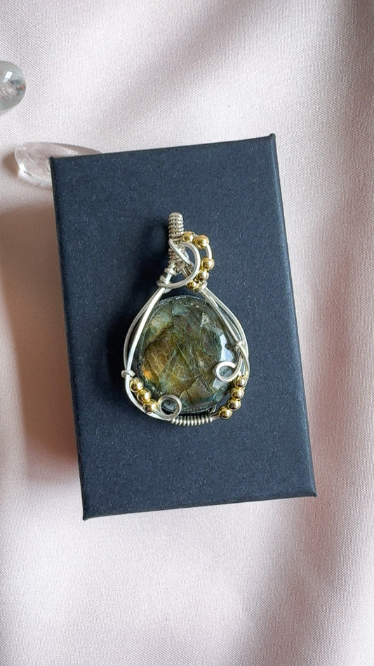 Labradorite pendant