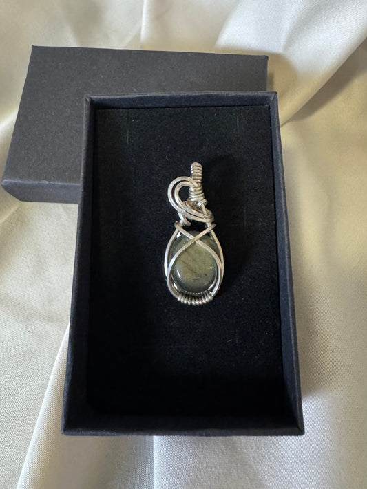 Labradorite pendant
